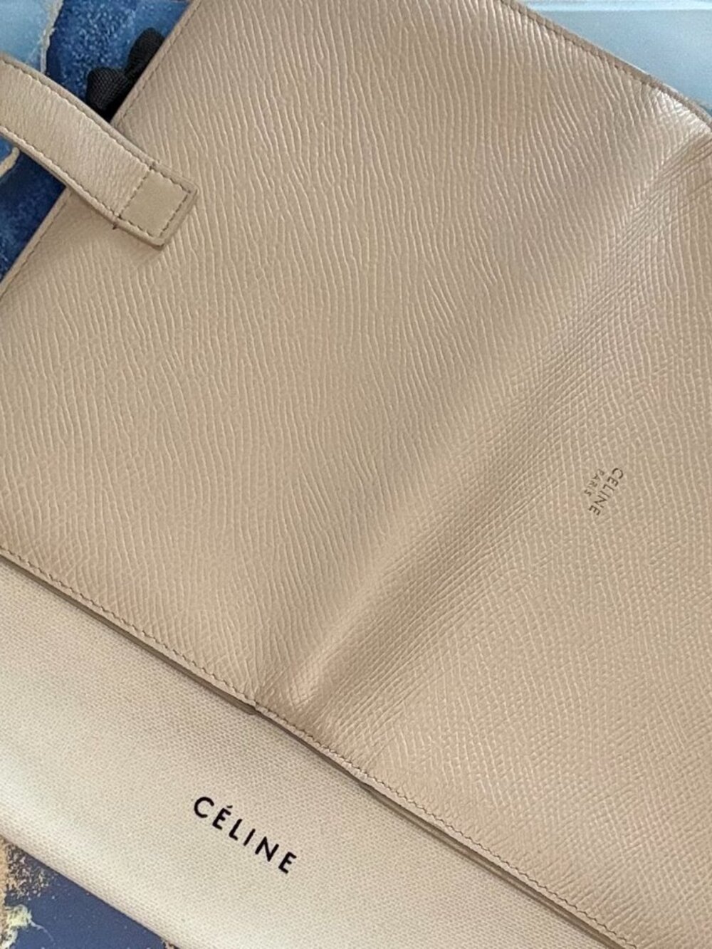 🔥 AUTHENTIC CÉLINE Grained Leather Large Strap Wallet | - Picture 3 of 16